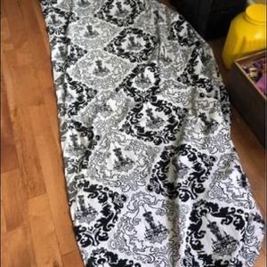 Drapes damask chandelier patter